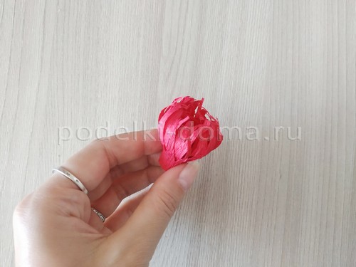 Цветок георгина из гофробумаги Цветок георгина из гофробумаги