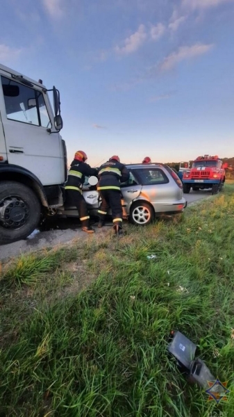 Серьёзное ДТП в Брестской области: спасатели деблокировали водителя легковушки