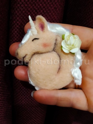 Детская поделка — лепим единорога