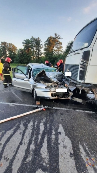 Серьёзное ДТП в Брестской области: спасатели деблокировали водителя легковушки