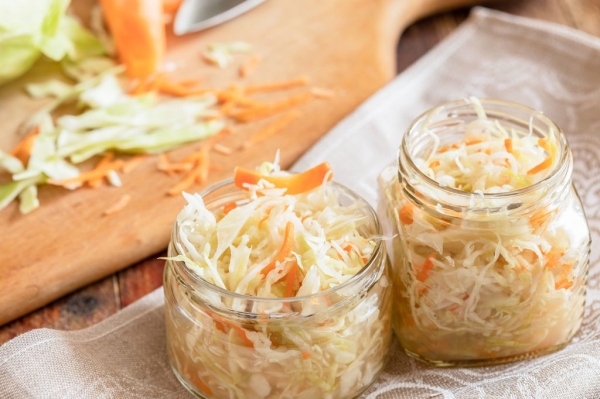 Как приготовить вкусную хрустящую квашеную капусту за три часа Как приготовить вкусную хрустящую квашеную капусту за три часа