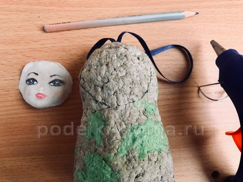 Снегурочка из смешанного папье-маше Снегурочка из смешанного папье-маше