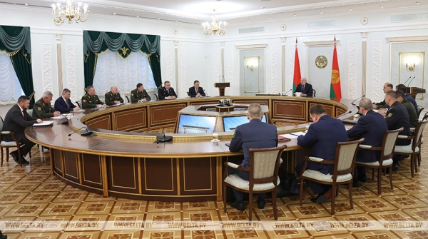 Лукашенко собрал совещание по вопросам обеспечения безопасности и охране границы Лукашенко собрал совещание по вопросам обеспечения безопасности и охране границы