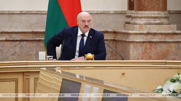 "Срок один - 1 января". Лукашенко поручил устранить к новому году все недостатки в здравоохранении "Срок один - 1 января". Лукашенко поручил устранить к новому году все недостатки в здравоохранении