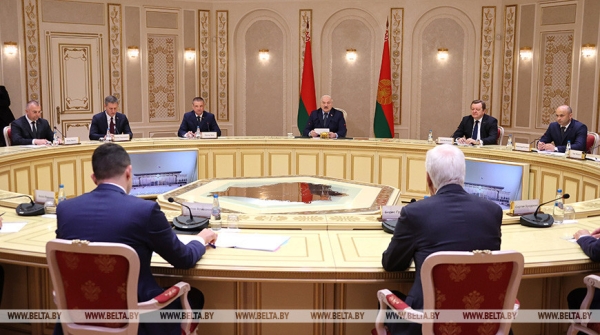 Встречи с Путиным и губернаторами, стратегия для ОДКБ и вступительная кампания. Подробности интенсивной недели Президента Встречи с Путиным и губернаторами, стратегия для ОДКБ и вступительная кампания. Подробности интенсивной недели Президента