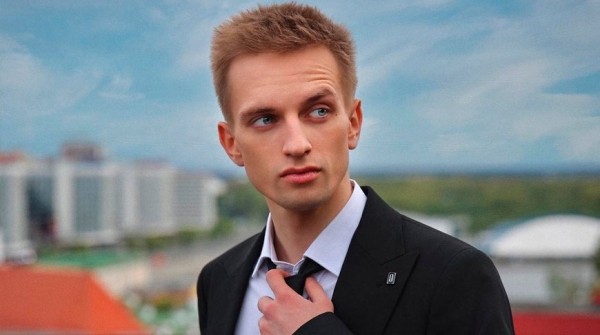 "Стали приходить приятные SMS". Певец Иван Здонюк о продюсерах, индустрии и фанатах "Стали приходить приятные SMS". Певец Иван Здонюк о продюсерах, индустрии и фанатах
