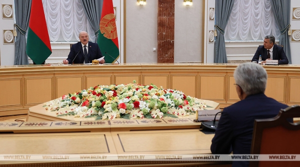 Встречи с Путиным и губернаторами, стратегия для ОДКБ и вступительная кампания. Подробности интенсивной недели Президента Встречи с Путиным и губернаторами, стратегия для ОДКБ и вступительная кампания. Подробности интенсивной недели Президента