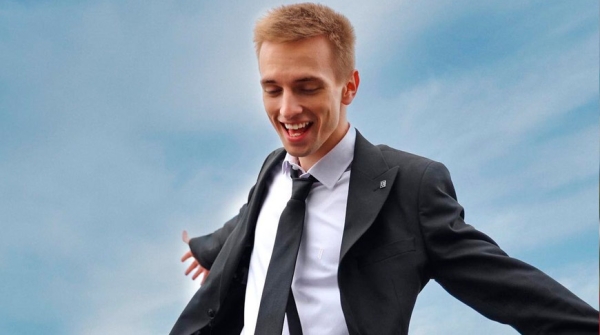 "Стали приходить приятные SMS". Певец Иван Здонюк о продюсерах, индустрии и фанатах "Стали приходить приятные SMS". Певец Иван Здонюк о продюсерах, индустрии и фанатах