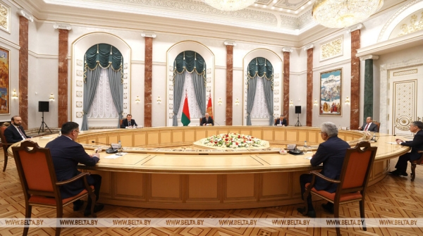 Лукашенко предложил выработать для стран ОДКБ план совместных действий в экономике Лукашенко предложил выработать для стран ОДКБ план совместных действий в экономике
