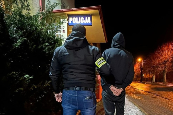 В польском городе Гданьск задержали двух 25-летних украинцев и 24-летнюю белоруску с значительным количеством наркотиков В польском городе Гданьск задержали двух 25-летних украинцев и 24-летнюю белоруску с значительным количеством наркотиков