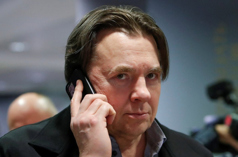 Константин Эрнст сравнил Стива Джобса с Гитлером: «Айфон разрушил мир человеческих связей»
											 
												Константин Эрнст сравнил Стива Джобса с Гитлером: «Айфон разрушил мир человеческих связей»