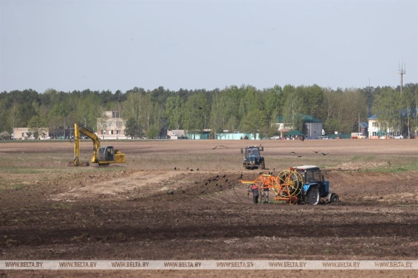 Неожиданный приезд в Гродно, эксперименты на полях и программа действий для страны. Итоги региональной недели Президента Неожиданный приезд в Гродно, эксперименты на полях и программа действий для страны. Итоги региональной недели Президента