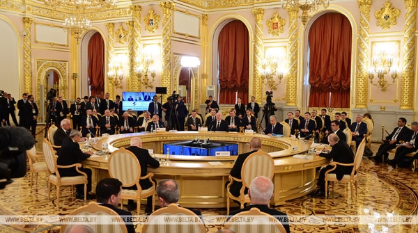 Амбициозная задача, заземление Минздрава, приоритеты в ЕАЭС и ядерное рукопожатие. Итоги разноплановой недели Президента Амбициозная задача, заземление Минздрава, приоритеты в ЕАЭС и ядерное рукопожатие. Итоги разноплановой недели Президента