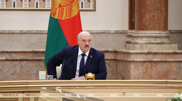 Амбициозная задача, заземление Минздрава, приоритеты в ЕАЭС и ядерное рукопожатие. Итоги разноплановой недели Президента Амбициозная задача, заземление Минздрава, приоритеты в ЕАЭС и ядерное рукопожатие. Итоги разноплановой недели Президента