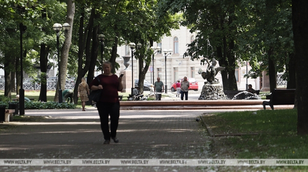 В Александровском сквере возле Купаловского театра по субботам будут проходить концерты В Александровском сквере возле Купаловского театра по субботам будут проходить концерты