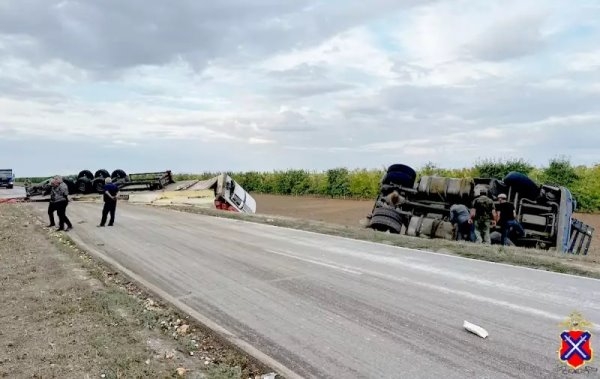 Семейный экипаж дальнобойщиков из Беларуси попал в серьезную аварию под Волгоградом Семейный экипаж дальнобойщиков из Беларуси попал в серьезную аварию под Волгоградом