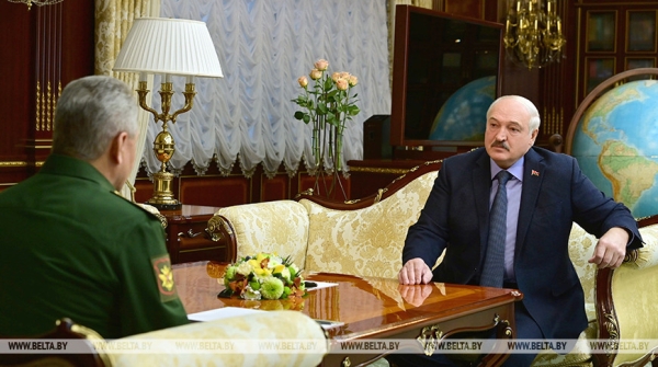 Лукашенко в развитие договоренностей с Путиным обсудил в Минске с Шойгу гарантии безопасности Беларуси Лукашенко в развитие договоренностей с Путиным обсудил в Минске с Шойгу гарантии безопасности Беларуси