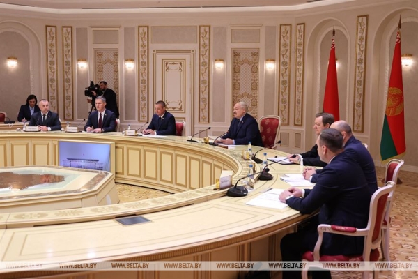 Лукашенко - губернатору Калининградской области: разделить нас искусственными барьерами не получится Лукашенко - губернатору Калининградской области: разделить нас искусственными барьерами не получится