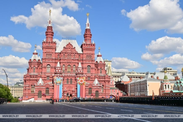 Лукашенко в Москве принял участие в торжествах в честь Дня Победы Лукашенко в Москве принял участие в торжествах в честь Дня Победы