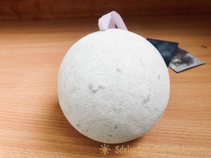 Ёлочный шар из упаковки от яиц Ёлочный шар из упаковки от яиц