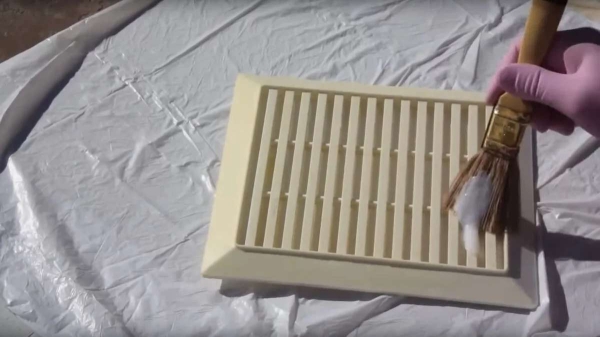 Простые и доступные способы помогут быстро и эффективно отбелить пластик от желтизны в домашних условиях Простые и доступные способы помогут быстро и эффективно отбелить пластик от желтизны в домашних условиях