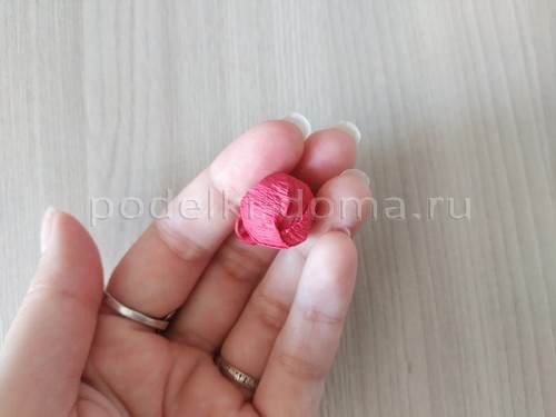 Цветок георгина из гофробумаги Цветок георгина из гофробумаги