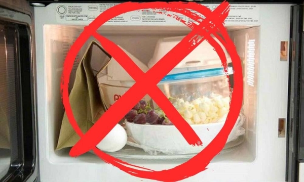 Какие продукты и предметы строго запрещено класть в микроволновку Какие продукты и предметы строго запрещено класть в микроволновку